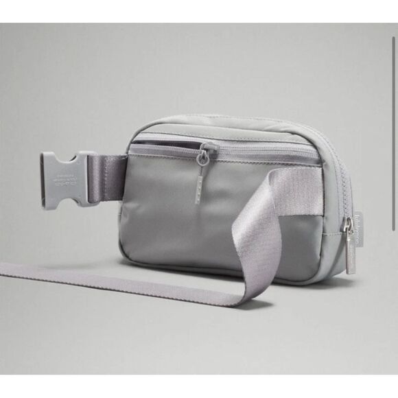 Lululemon Silver Drop Gray Everywhere Belt Bag NWT - Picture 3 of 13